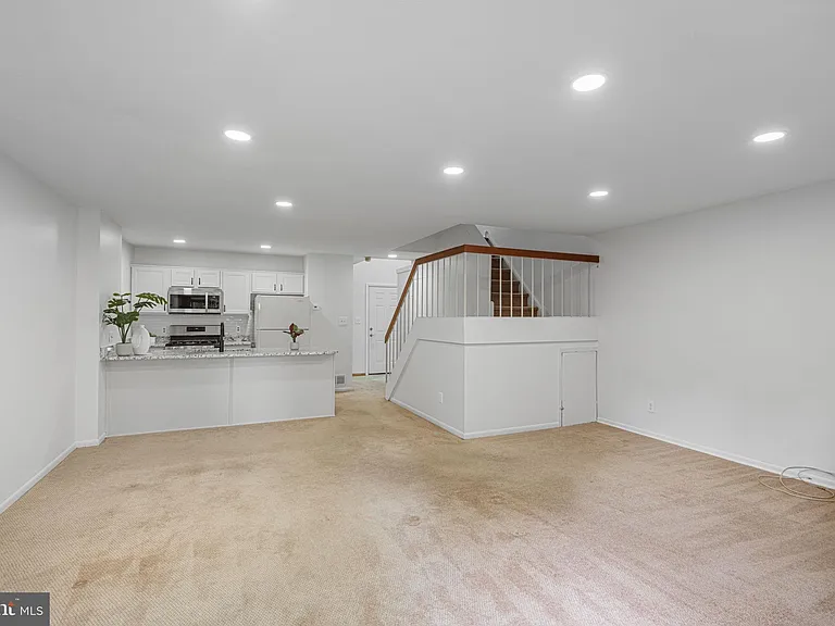 1019 Bancroft Pl — Photo 3