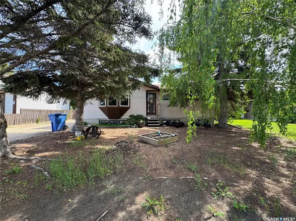 2472 Ross CRESCENT, North Battleford, SK S9A 3R3