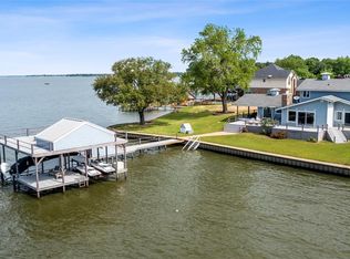 117 Camelot Dr, Mabank, TX 75156
