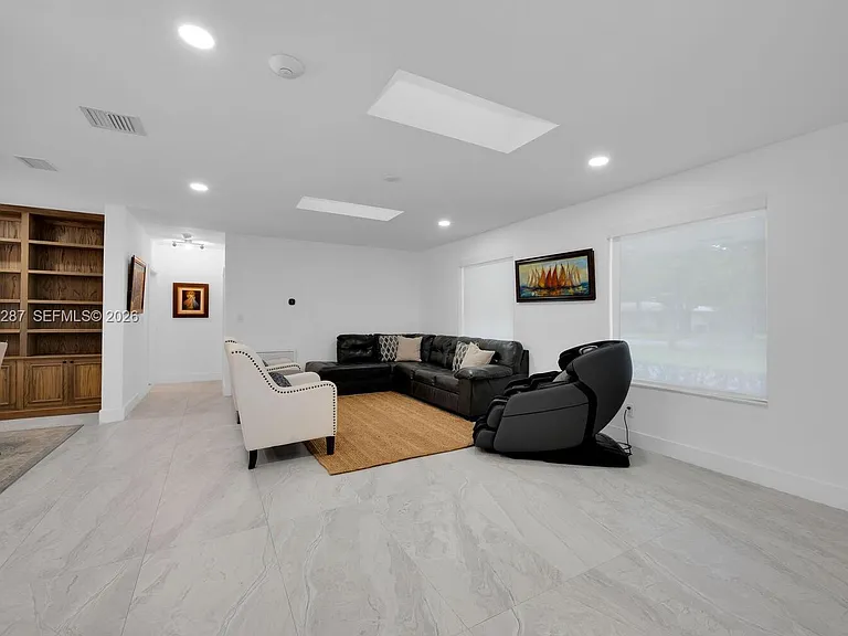 6860 SW 99th Ter — Photo 5
