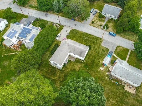 24 Putnam Rd, Bedford, MA 01730