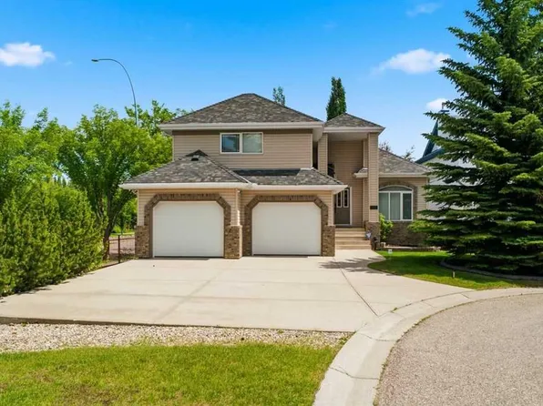 545 W Rocky Ridge Bay NW, Calgary, AB T3G 4E7