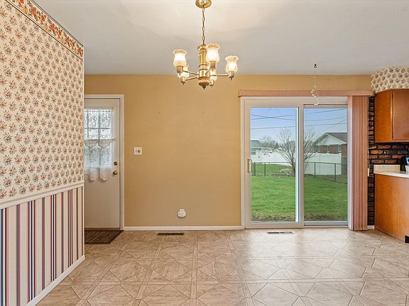 5th image of 137 Parkwood Ln