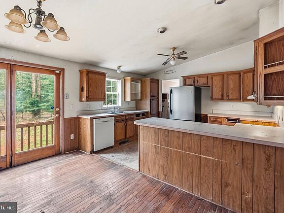 3rd image of 8434 Hurleys Neck Rd