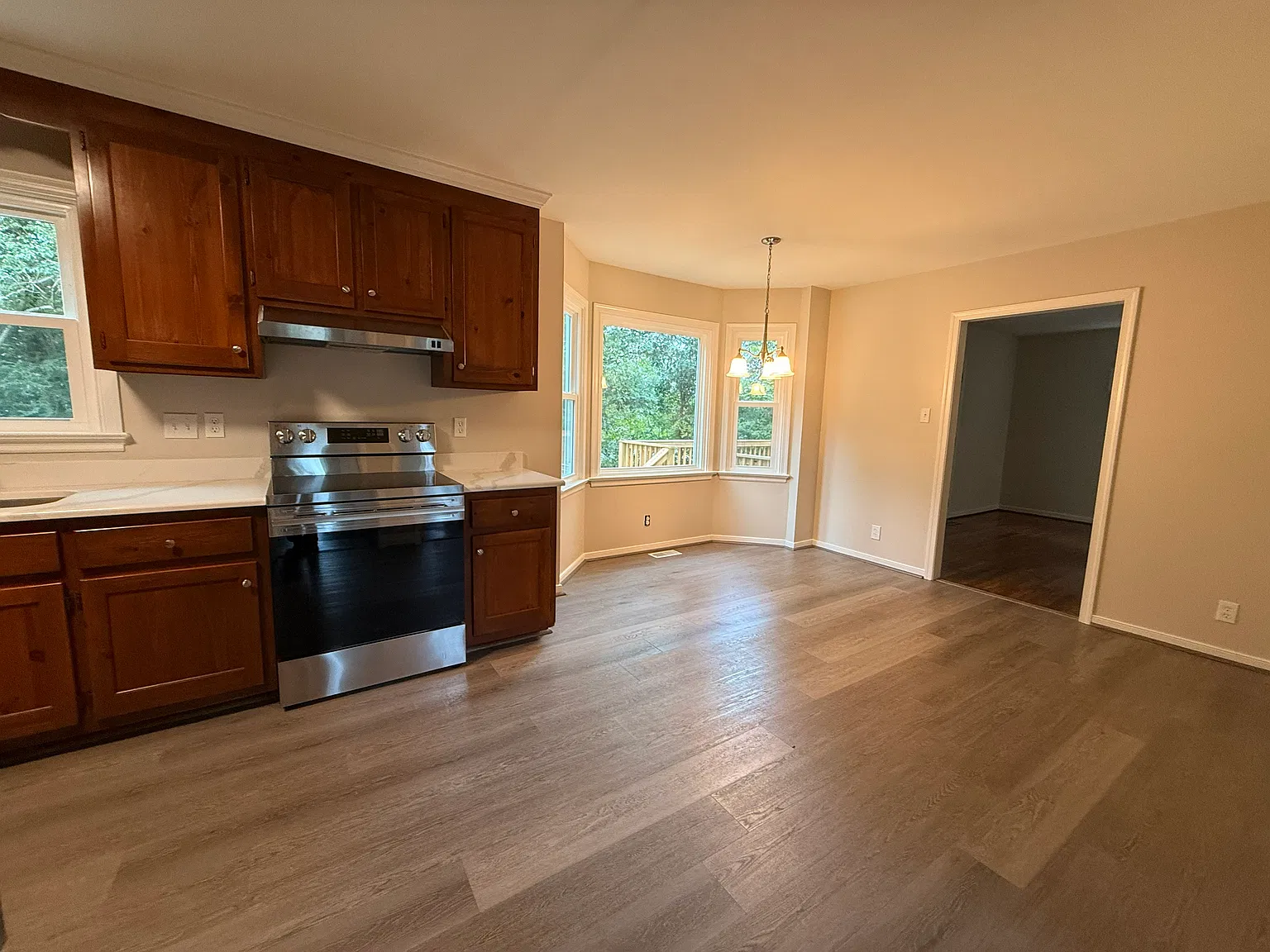 10826 Sunset Hills Dr — Photo 2