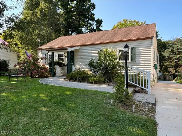 8249 Center St, Garrettsville, OH 44231