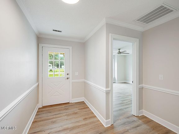 3rd image of 211 Gloria Street