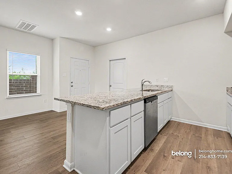 203 Marsh Ln — Photo 10