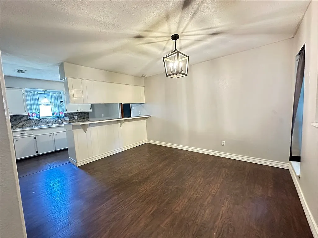 4 bed, 2.0 bath, 1644 sqft, $2,200 — Photo 4
