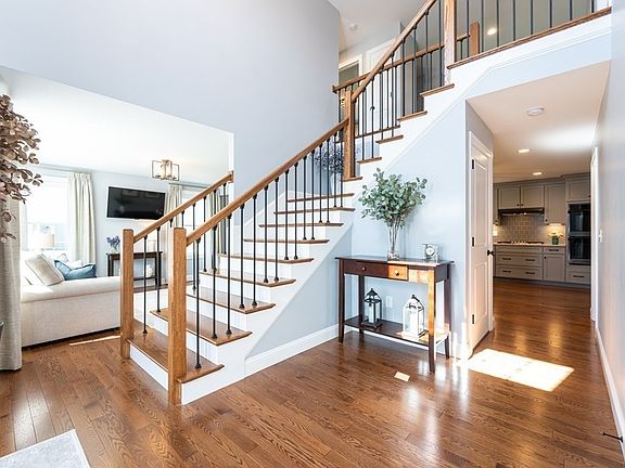 3rd image of 36 Majestic Ave