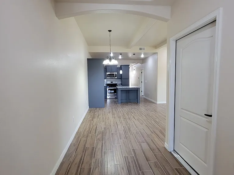 125 Loma Vista Dr — Photo 3