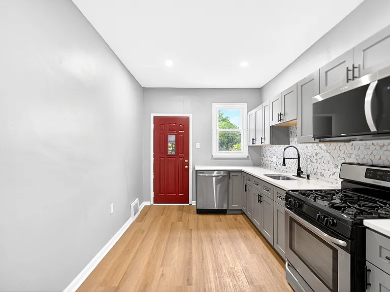 410 Kendall St — Photo 15