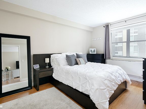 4th image of 516 W 47th St APT N3e