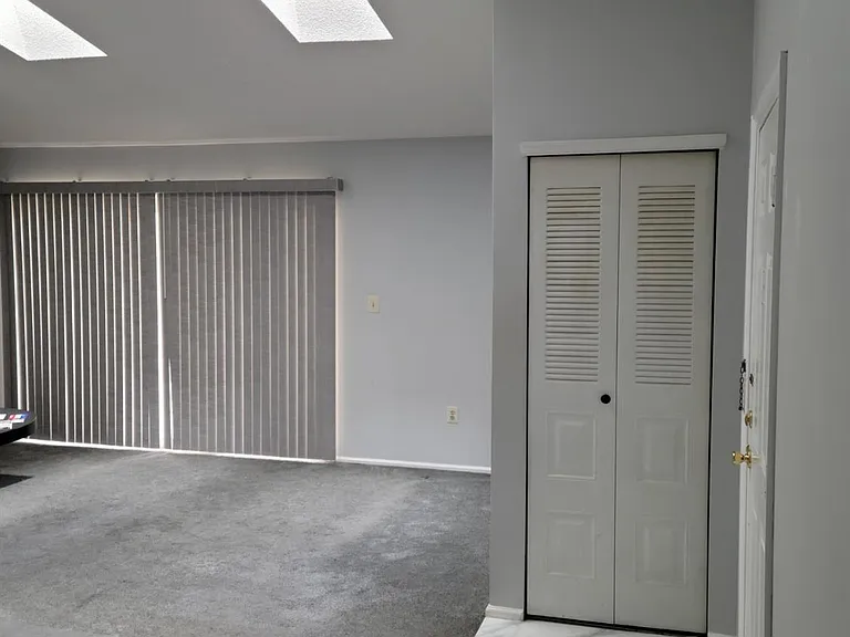 27 Townsend Ct — Photo 2
