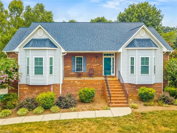 100 Wellesley Place Ct, Lewisville, NC 27023