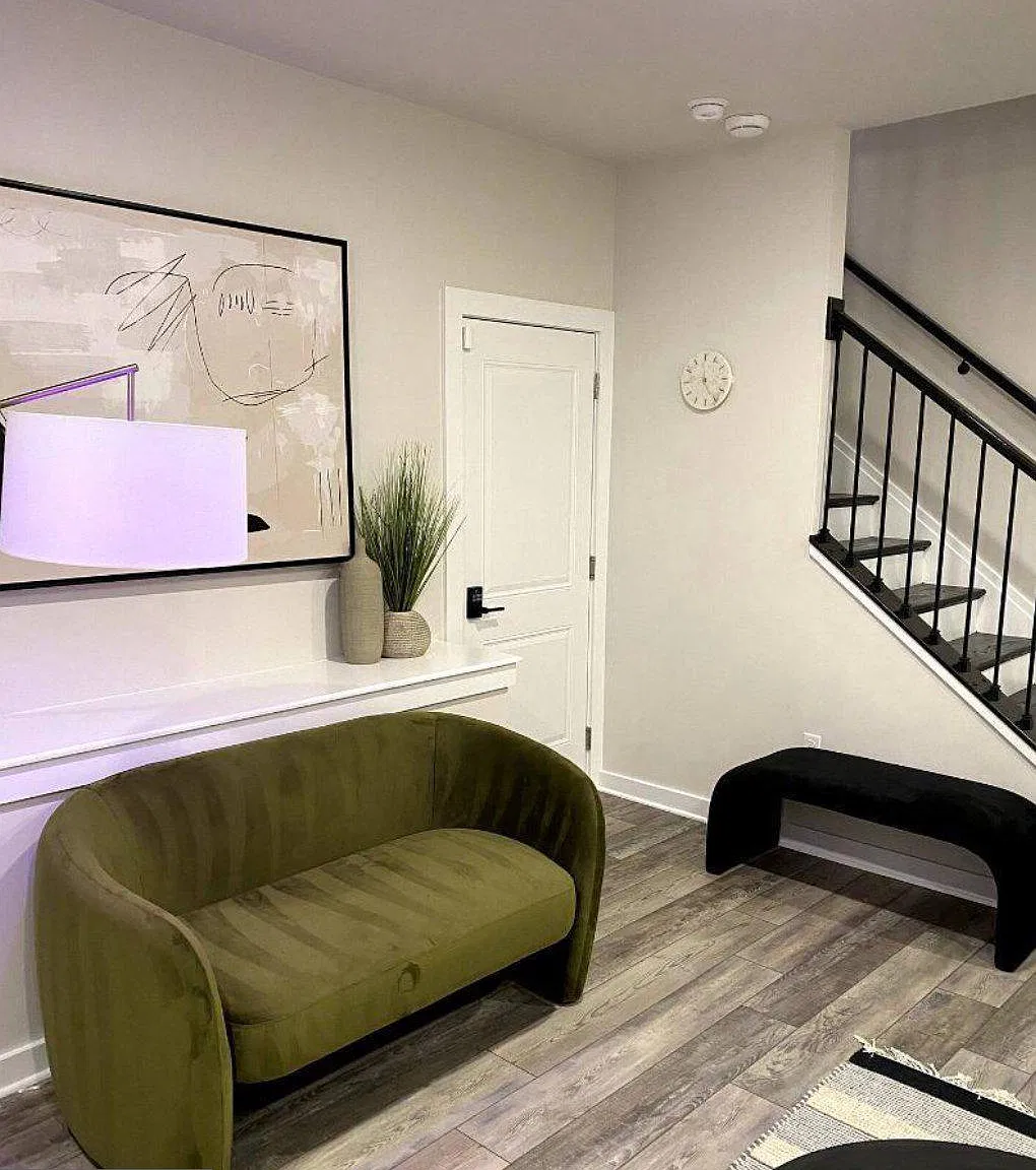 3 bed, 2.5 bath, 1800 sqft, $3,200 — Photo 2