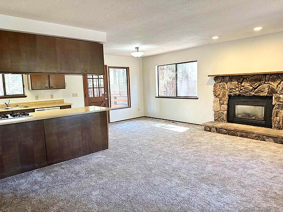 2nd image of 1076 Nottingham Way