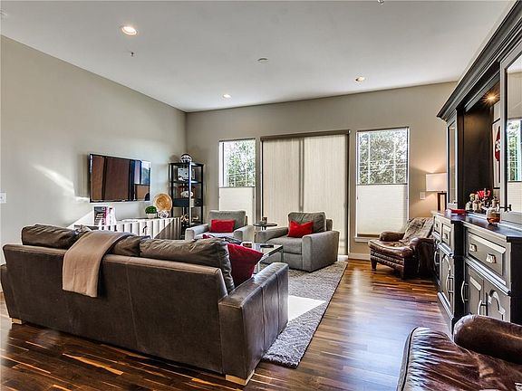 4th image of 401 E Boyd St Suite 303
