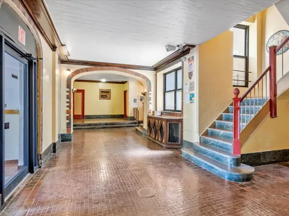 402 Bayridge Parkway image 9 of 11