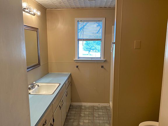 4th image of 518 N Avenue C