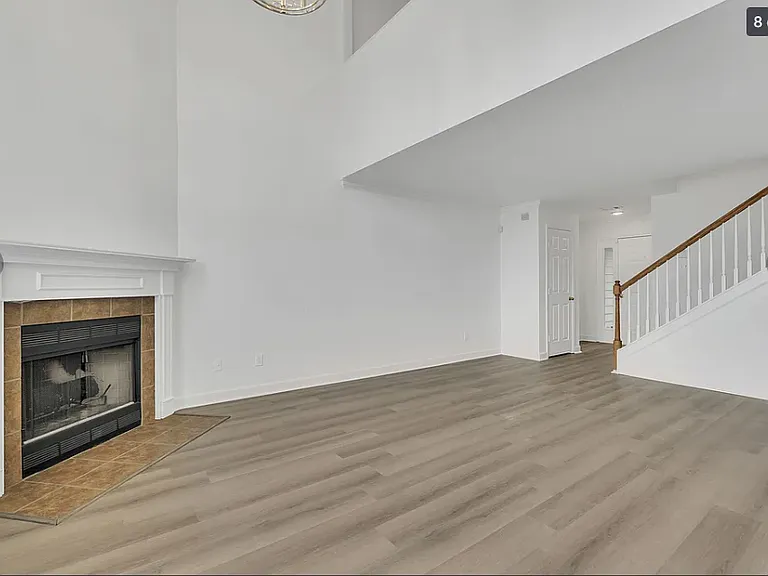 504 Heath Pl — Photo 3