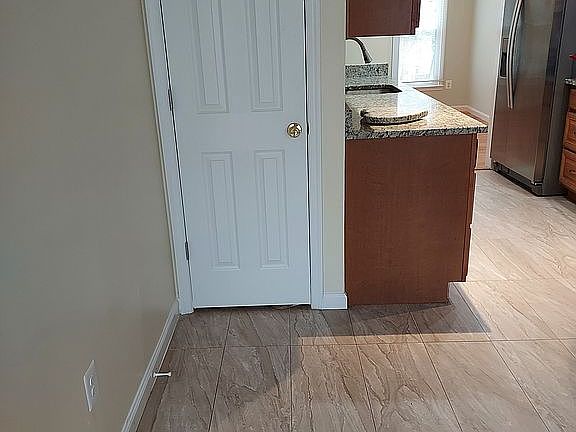 Large pantry/eat-in kitchen