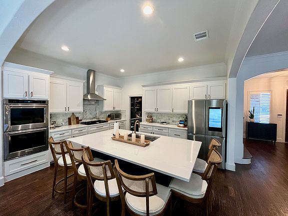 5th image of 4529 Venetian Way