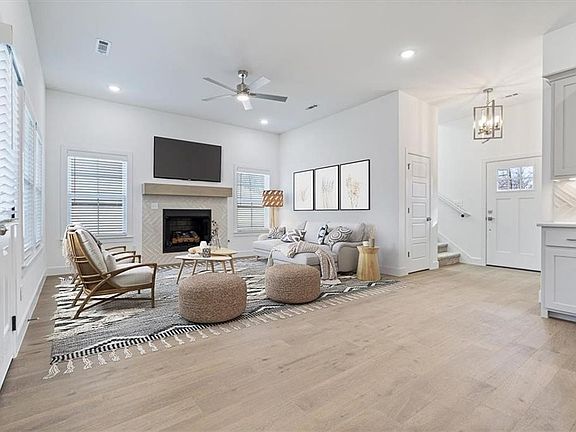 3rd image of 4 Ingleborough Dr