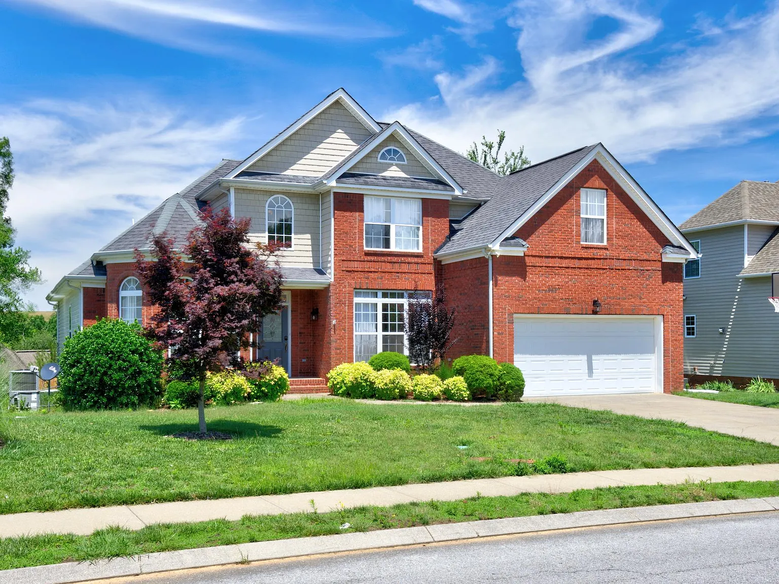 5 bed, 2367 sqft, $3,300 — Photo 1