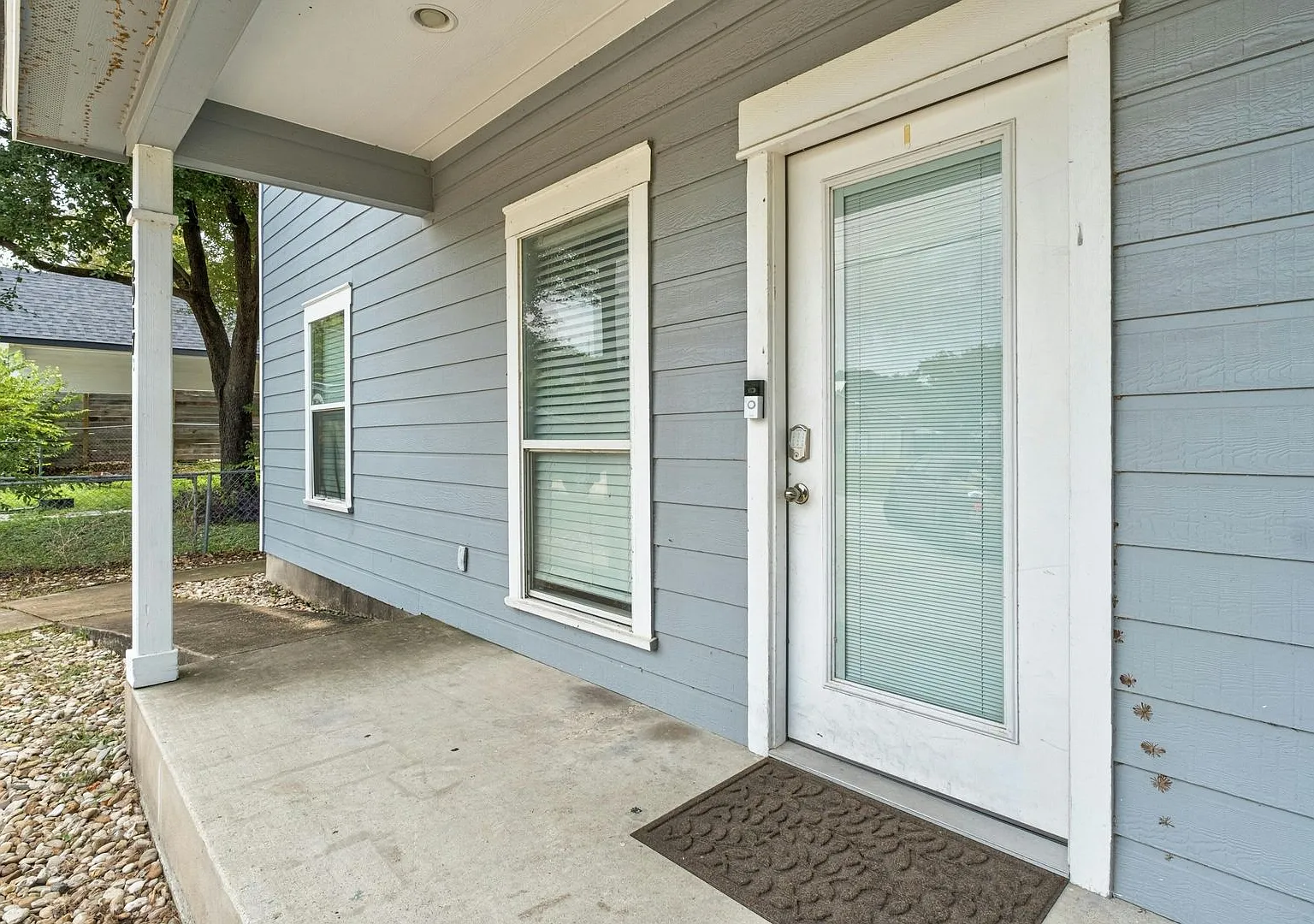 2917 E 16th St #A - Great Remodeled free standing House with a yard in booming East Austin. — Photo 3