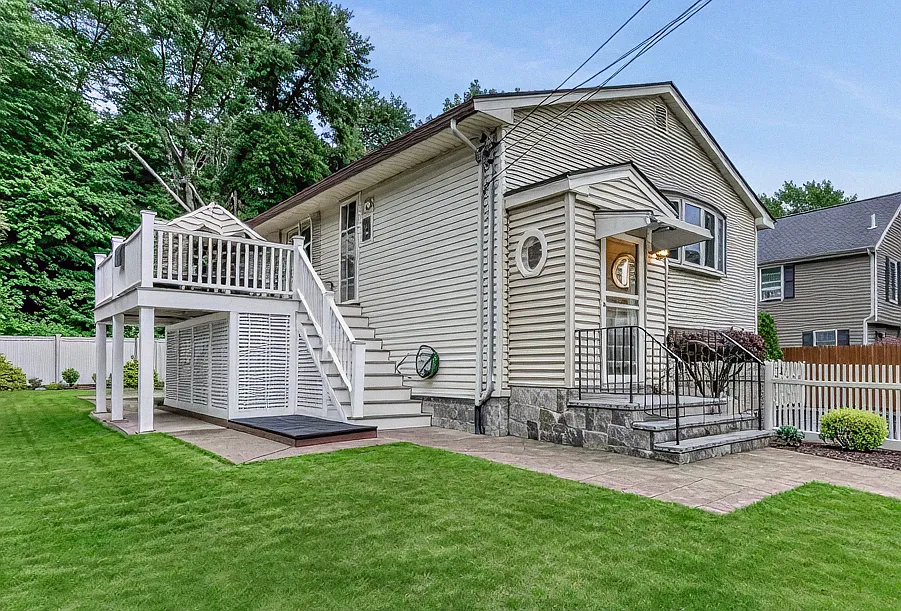 43 Deerfield Ave #43