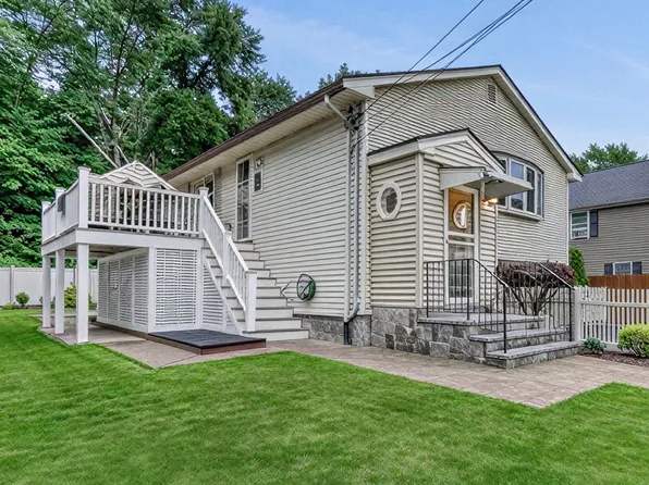 43 Deerfield Ave #43, Westwood, MA 02090