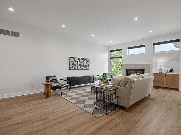 4th image of 280 N Juniper St