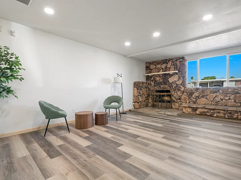 2214 Santa Rosa Dr — Photo 2