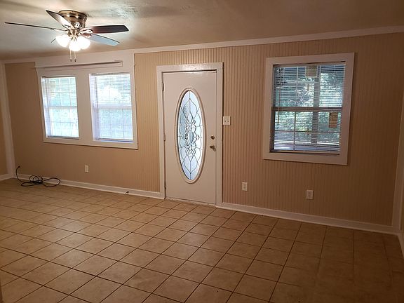 3rd image of 2308 Maxwell Cir