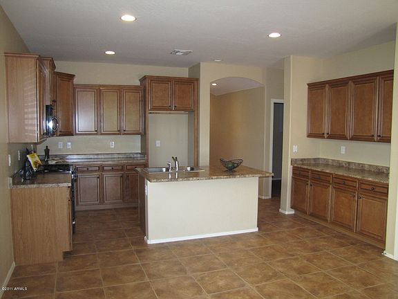 3rd image of 17961 W Sunnyslope Ln