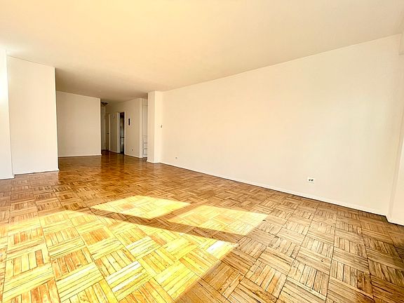 3rd image of 320 E 54th St APT 8G