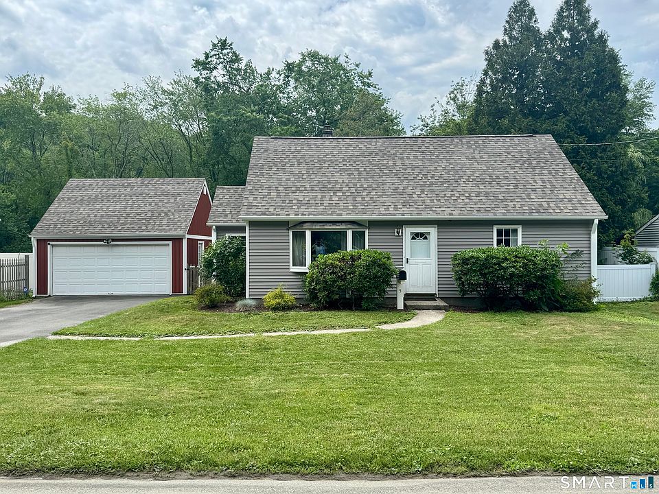 1st image of 5 Bethpage Dr