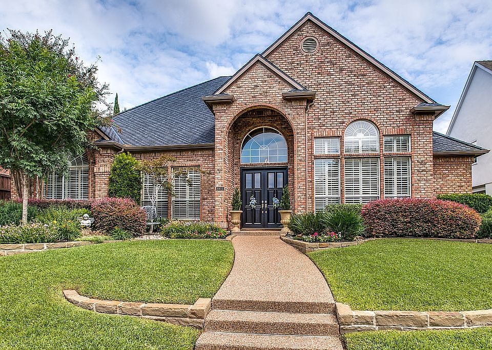 Beautiful 1.5 Story 