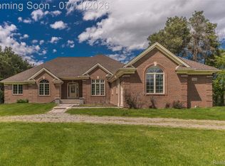 7893 Lantern Dr, Almont, MI 48003