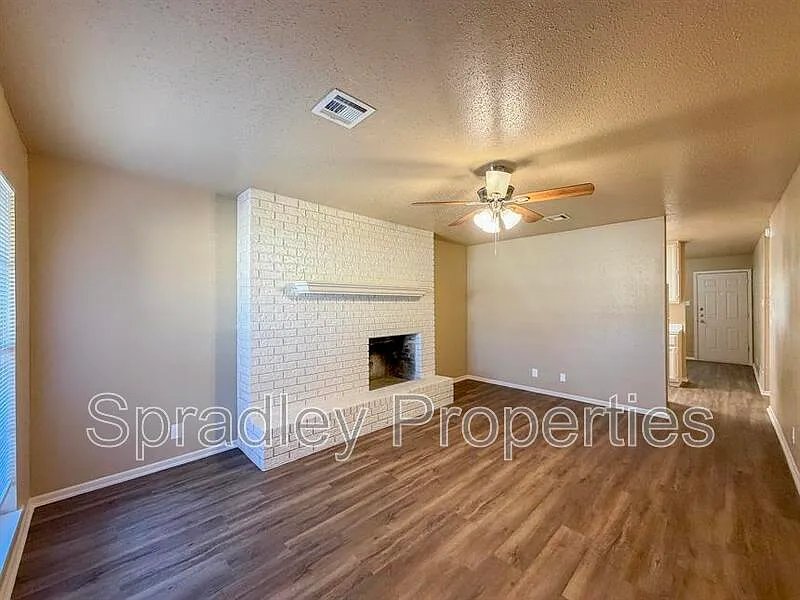 Building Photo - 3701B Ivanhoe Dr