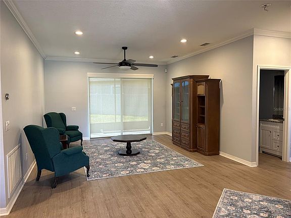 2nd image of 2118 Edgewater Cir