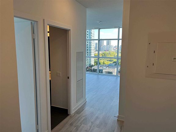 3rd image of 251 Manitoba St #1124