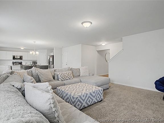 4th image of 1717 Ennismore Rd