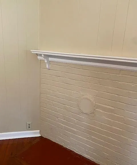 Wall in bedroom 1