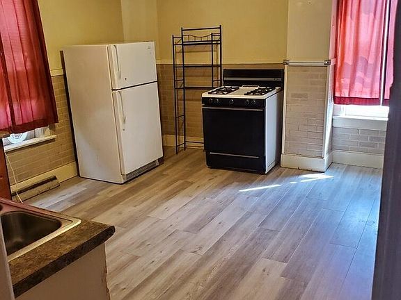 3rd image of 623 E 5th St #C