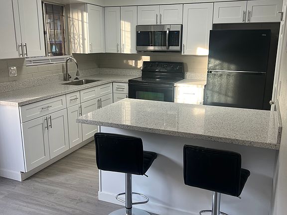 2nd image of 6565 N 19th Ave APT 10