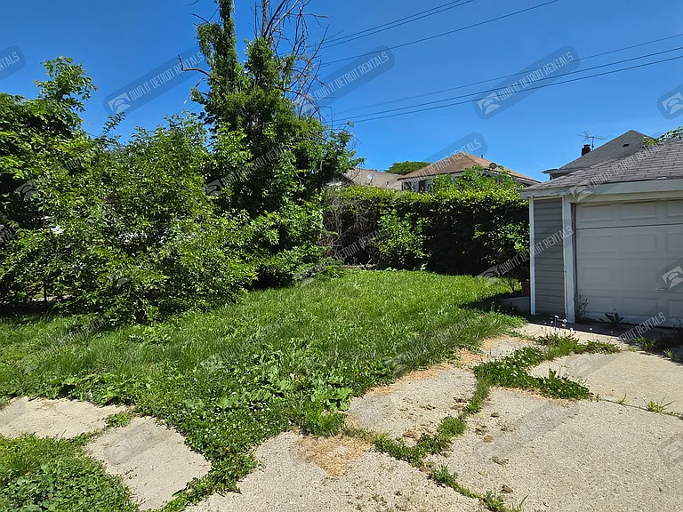 4188 Buckingham Ave — Photo 3
