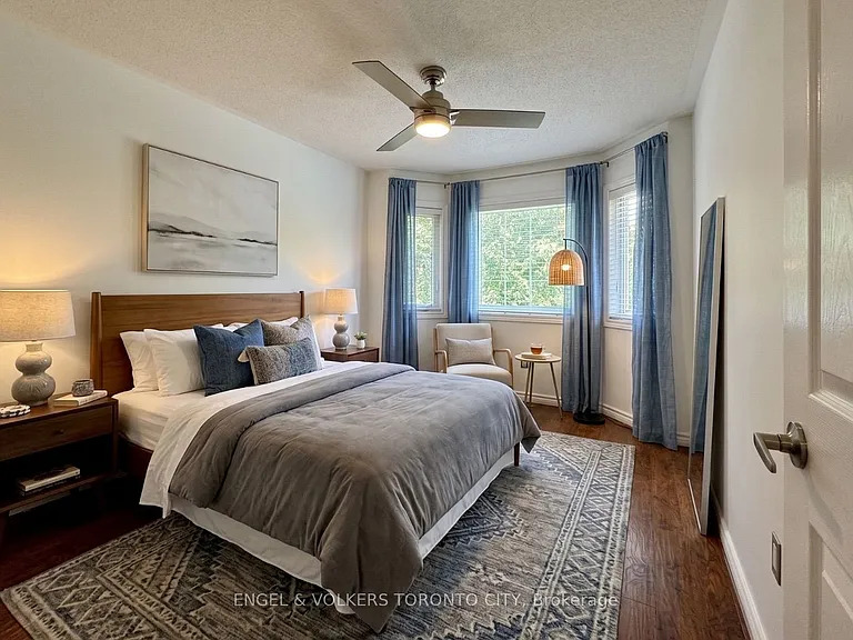2052 Oak Bliss Cres — Photo 10