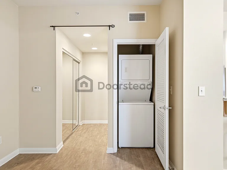 450 J St #5101 — Photo 25